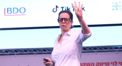 The Holy Trinity: The Algorithm, the Chaos, and the Smart Consumer- Who Really Controls Purchase Decisions?